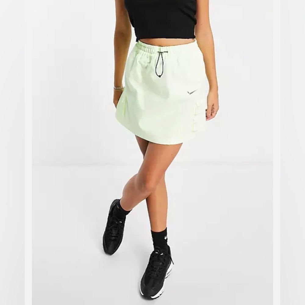 NWOT Nike Swoosh Woven Utility Skirt Size - Picture 2 of 10